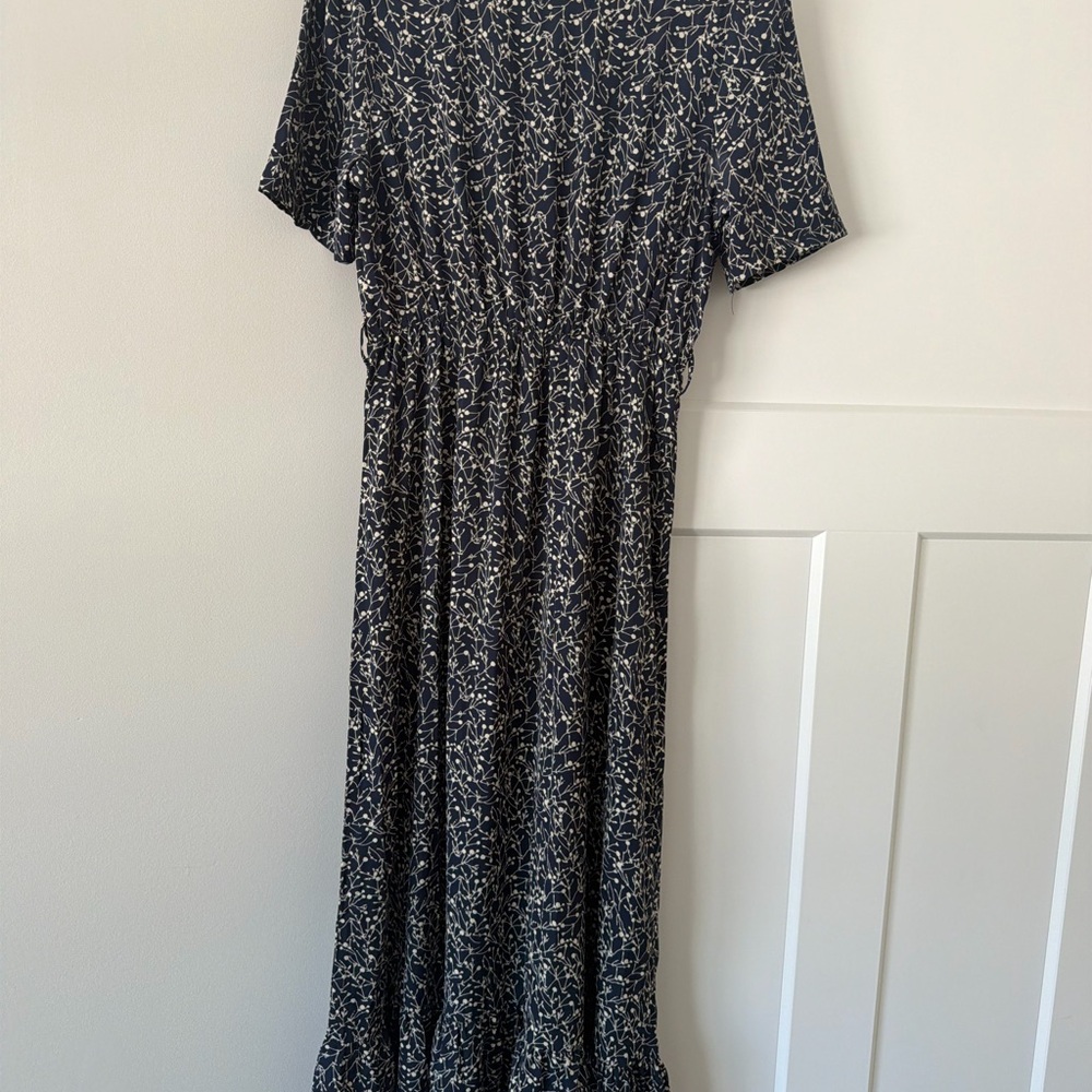 Elegant Navy and White Patterned Dress